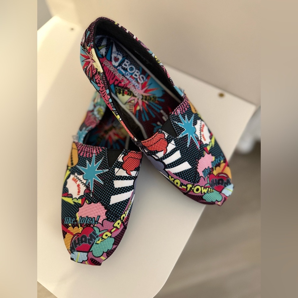 Skechers BOBS Pop Art Memory Foam Slip On Shoes Comic Print Women’s 6.5
